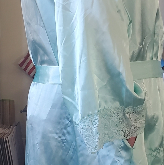 Plus size N/W/T (I Keep the tags) satin/poly robe - Picture 2 of 8